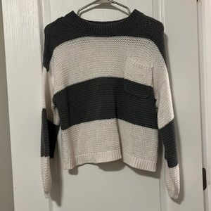 White and grey sweater from American Eagle with pocket!!!